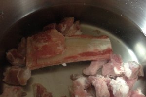 Ciorba mixta cu carne de porc si os de vita