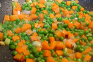 Fructe de mare cu mazare verde si busuioc
