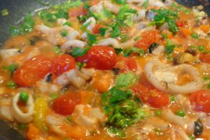 Fructe de mare cu mazare verde si busuioc