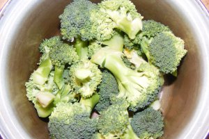 Salata de broccoli cu porumb