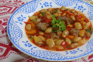 Babgulyas  cu carne de vitel