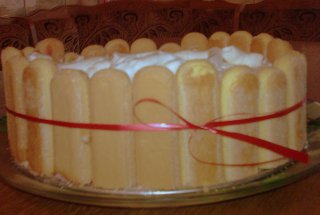 Tort diplomat cu capsuni