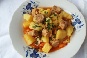 Tocanita de porc cu cartofi