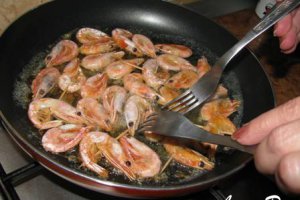 Creveti pe pat de legume