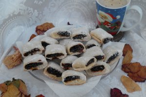 Cornulete cu dulceata si nuca