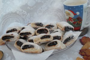 Cornulete cu dulceata si nuca