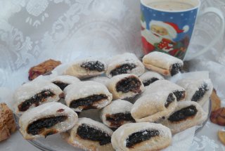 Cornulete cu dulceata si nuca