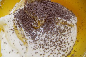 Tort cu cremă de portocale şi jeleu de vişine