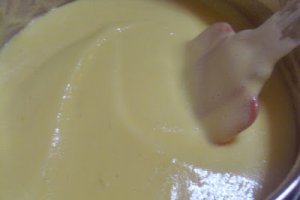 Tort cu cremă de portocale şi jeleu de vişine