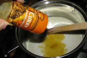 Curry de peste cu lapte de cocos, rosii cherry si cartofi