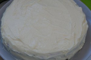 Desert tort cu nuci, crema de vanilie si ciocolata