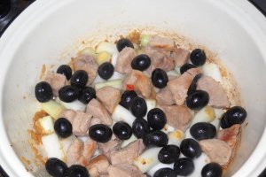 Tocanita de porc cu praz si masline