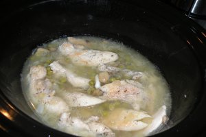 Ciulama de ciuperci cu mazare si muschiulet de pui la slow cooker Crock-Pot