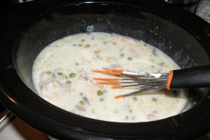 Ciulama de ciuperci cu mazare si muschiulet de pui la slow cooker Crock-Pot