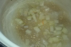 Ciorba de fasole verde cu zacusca de dovlecei