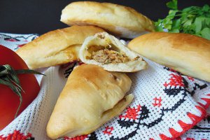 Placintele cu ciuperci si cascaval