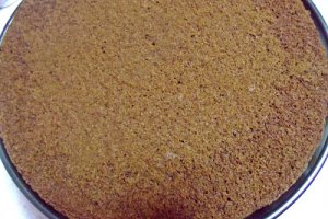 Tort cu ciocolată şi mousse de mascarpone cu lămâie
