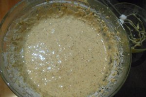Prajitura cu blat de nuca, foi caramel si doua creme