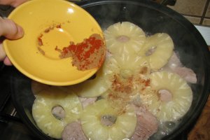 Muschiulet de porc cu ananas si sos picant