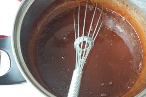 Prajitura cu crema de ciocolata si mix de fructe
