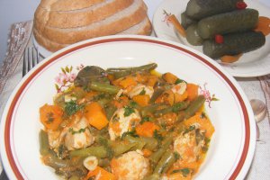 Mancarica din carne de curcan cu fasole verde pastai si dovleac placintar