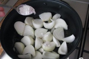 Porc cu ceapa carmelizata