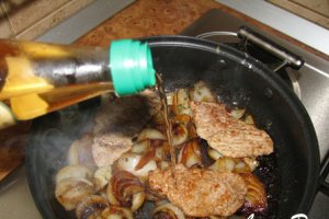 Porc cu ceapa carmelizata