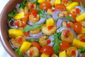 Salata de creveti, rucola si mango