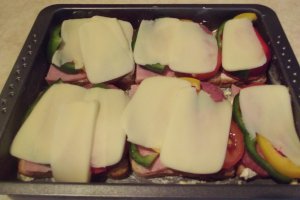 Sandwich-uri aperitiv, preparate la cuptor