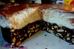desert tort de biscuiti cu ciocolata