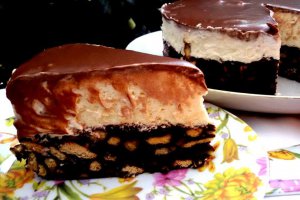desert tort de biscuiti cu ciocolata