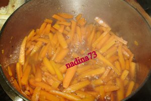 Garnitura de morcovi caramelizati in  vin
