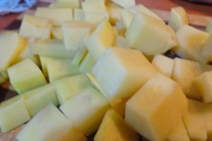 Ciorba cu carnati de casa si moare