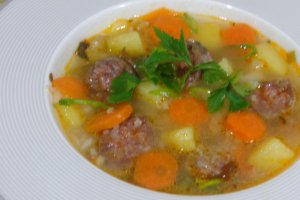Ciorba cu carnati de casa si moare