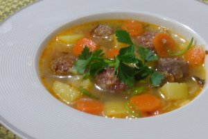 Ciorba cu carnati de casa si moare