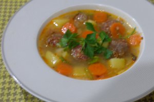 Ciorba cu carnati de casa si moare