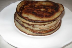 Clatite din banane (cu crema de branza si stafide)