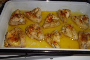 Aripioare glazurate cu legume picante