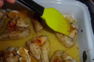 Aripioare glazurate cu legume picante