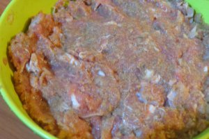 Muffins de vitel cu legume mexicane
