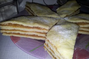 Prajitura cu foi fragede si umplutura de mere