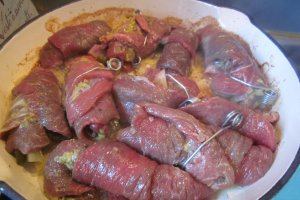 Rulouri din carne de manzat