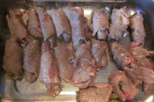 Rulouri din carne de manzat
