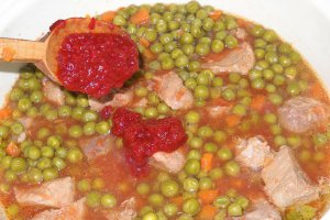 Mancare de mazare cu carne de porc