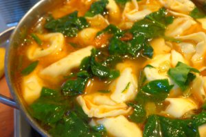 Supa cu tortellini