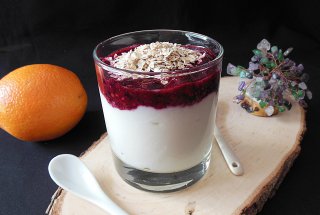 Smoothie cu iaurt si fructe de padure