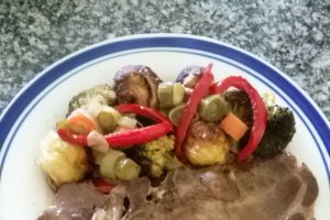 Friptura de porc la cuptor cu legume