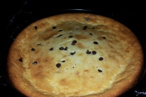 Prajitura fina cu crema spumoasa de branza si pepite de ciocolata neagra