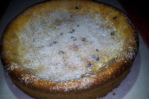 Prajitura fina cu crema spumoasa de branza si pepite de ciocolata neagra