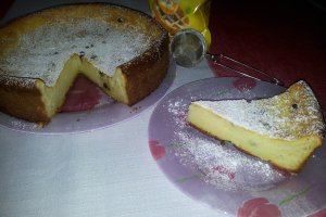 Prajitura fina cu crema spumoasa de branza si pepite de ciocolata neagra